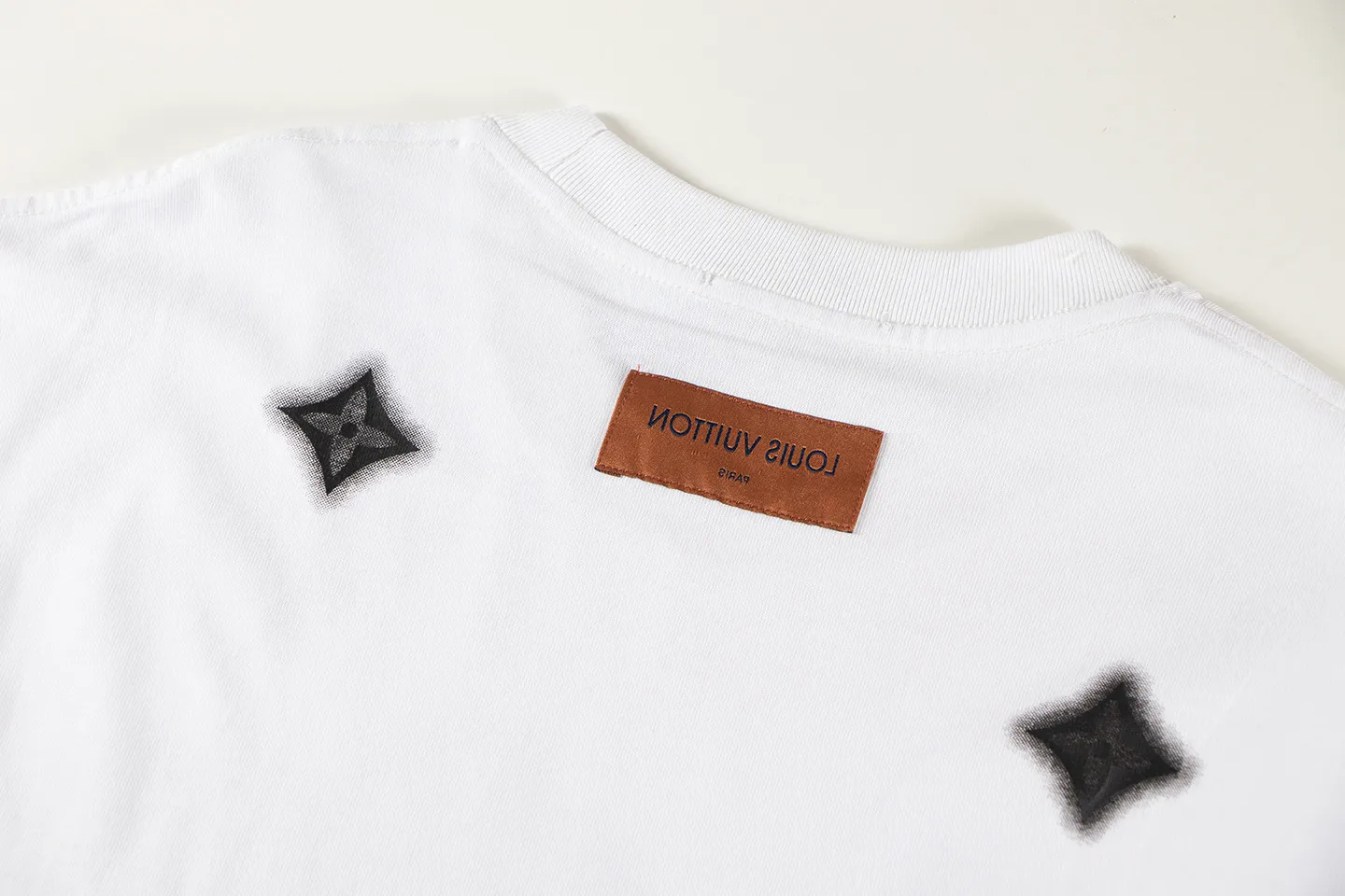 🅿️146 Style: 2026 new LOUIS VUITTON short-sleeved T-shirt Material: High version 300g double yarn combed cotton Size: S～XL Color: White Style number: H1050
